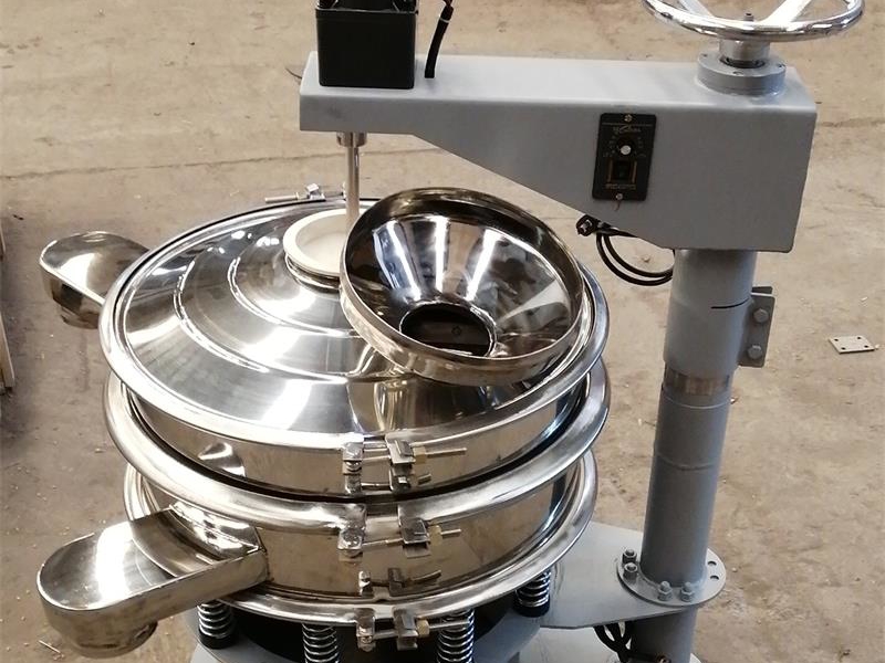 客戶定制600型強(qiáng)制振動篩